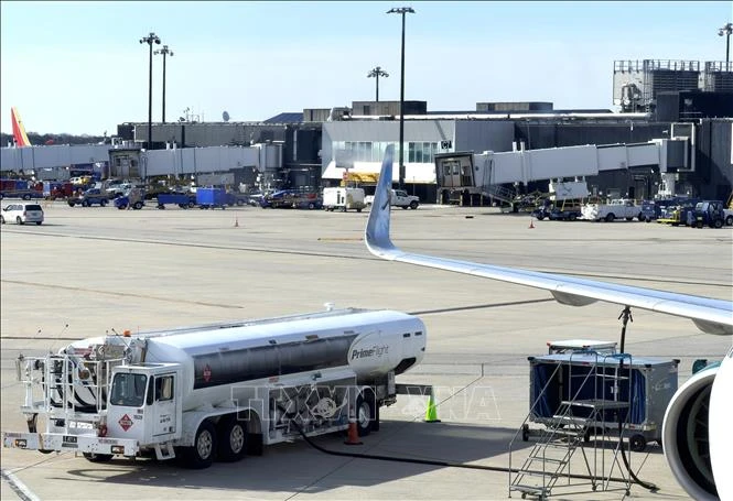 Moskva cấm xuất khẩu nhiên liệu máy bay khi Ukraine gia tăng tấn công cơ sở lọc dầu của Nga Moskva cấm xuất khẩu nhiên liệu máy bay khi Ukraine gia tăng tấn công cơ sở lọc dầu của Nga