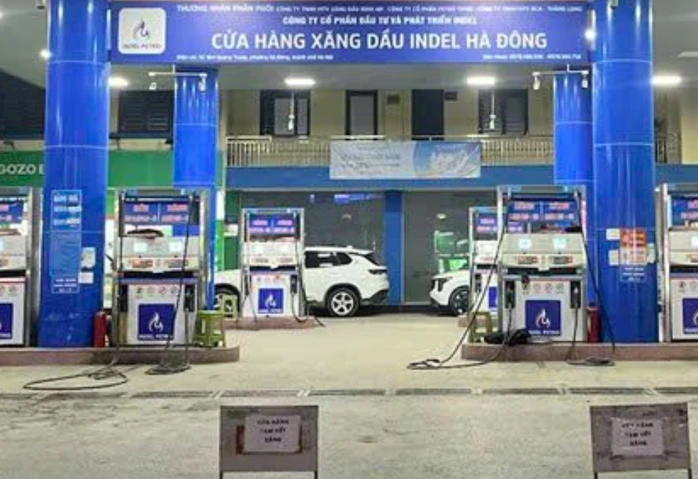 Một cửa hàng xăng dầu ở Hà Nội treo biển hết hàng, bất ngờ với lý do Một cửa hàng xăng dầu ở Hà Nội treo biển hết hàng, bất ngờ với lý do