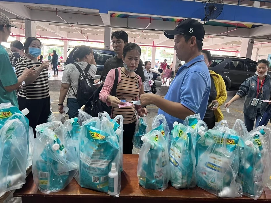 Một doanh nghiệp tặng hơn 1.300 chỉ vàng tri ân người lao động Một doanh nghiệp tặng hơn 1.300 chỉ vàng tri ân người lao động