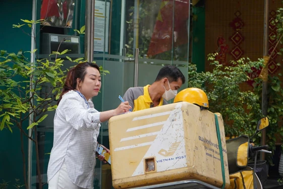 Mua hàng online không còn rẻ Mua hàng online không còn rẻ