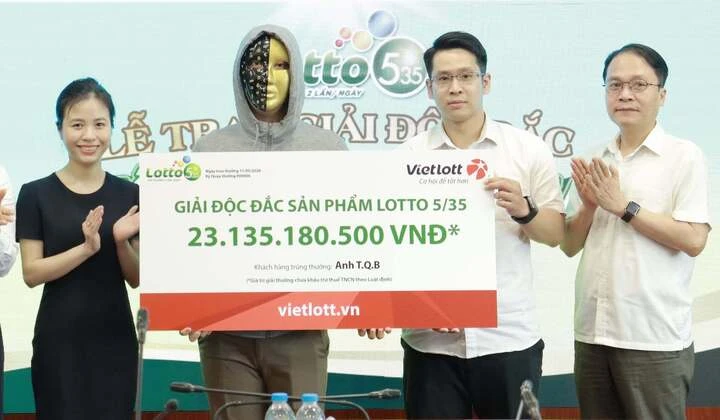 Nam nhân viên ngân hàng mất ngủ cả đêm vì trúng độc đắc hơn 23 tỷ Nam nhân viên ngân hàng mất ngủ cả đêm vì trúng độc đắc hơn 23 tỷ