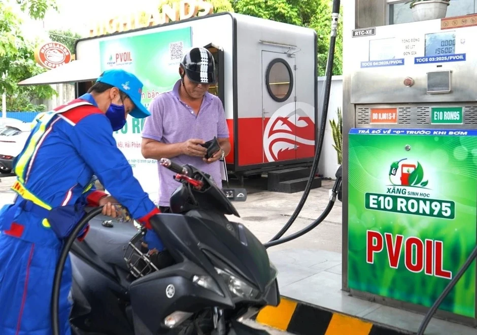Năng lực cung ứng xăng E10 của các đầu mối xăng dầu ra sao? Năng lực cung ứng xăng E10 của các đầu mối xăng dầu ra sao?