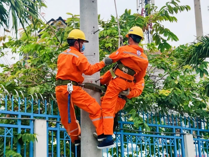 Nắng nóng gay gắt: Điện lực TPHCM “bày cách” tiết kiệm điện Nắng nóng gay gắt: Điện lực TPHCM “bày cách” tiết kiệm điện