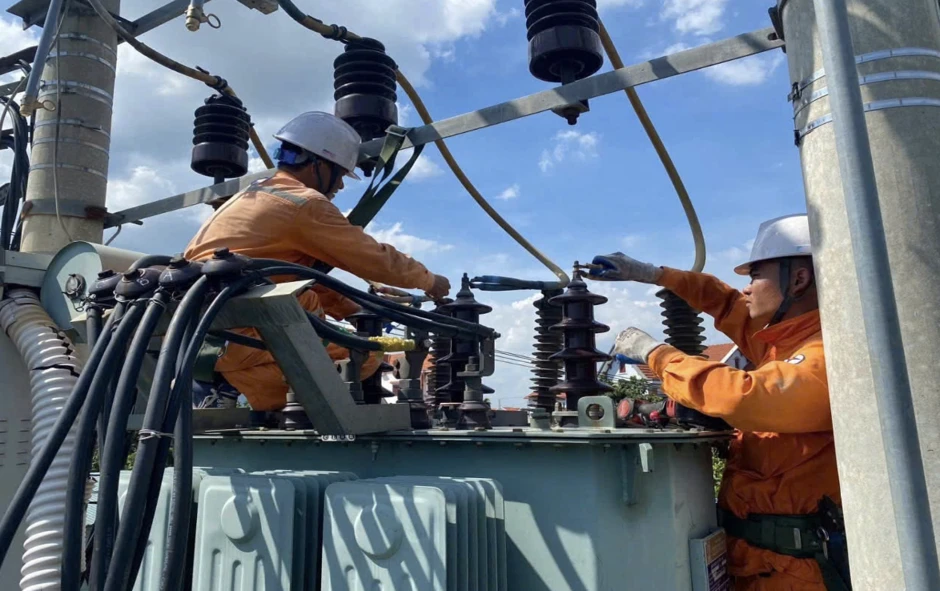 Nắng nóng như đổ lửa, phải huy động cả nguồn điện đắt tiền, điện nhập khẩu Nắng nóng như đổ lửa, phải huy động cả nguồn điện đắt tiền, điện nhập khẩu