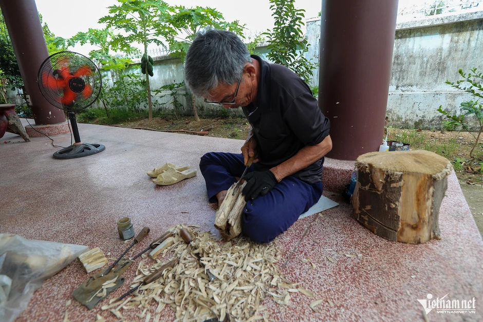 Nghề tinh tường soi ra tiền triệu từ gỗ dó bầu trồng tại vườn Nghề tinh tường soi ra tiền triệu từ gỗ dó bầu trồng tại vườn