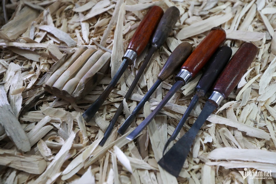 Nghề tinh tường soi ra tiền triệu từ gỗ dó bầu trồng tại vườn Nghề tinh tường soi ra tiền triệu từ gỗ dó bầu trồng tại vườn