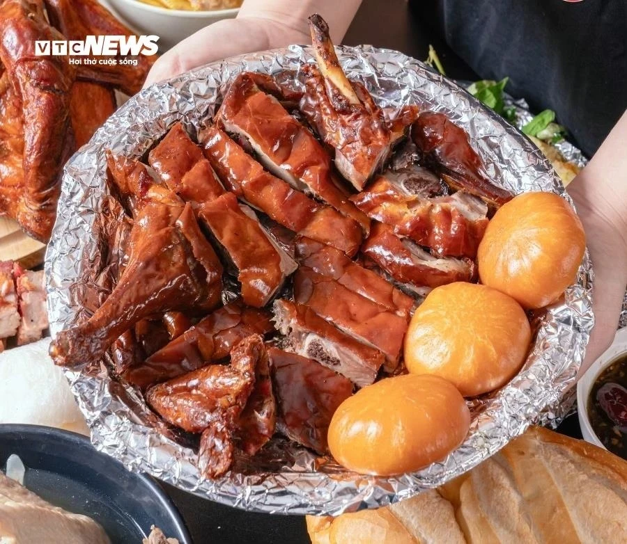 Nghỉ lễ 30/4-1/5: Tiệm vịt quay 'bỏ túi' cả trăm triệu mỗi ngày Nghỉ lễ 30/4-1/5: Tiệm vịt quay 'bỏ túi' cả trăm triệu mỗi ngày