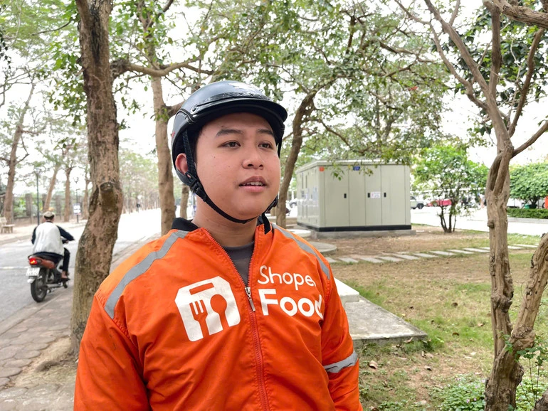 Người dân và doanh nghiệp chủ động thích ứng với biến động giá xăng dầu Người dân và doanh nghiệp chủ động thích ứng với biến động giá xăng dầu