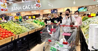 Người lao động bớt gánh nặng chi tiêu