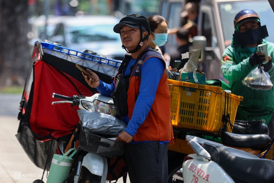 Người tiêu dùng chùn tay 'chốt đơn' online Người tiêu dùng chùn tay 'chốt đơn' online