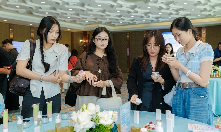 Người Việt chi hơn 2,7 tỷ USD mua mỹ phẩm Người Việt chi hơn 2,7 tỷ USD mua mỹ phẩm