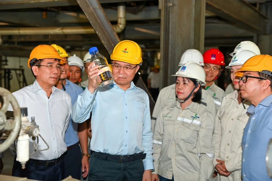 Nguồn cung xăng dầu tại 2 nhà máy lọc dầu lớn nhất Việt Nam hiện ra sao? Nguồn cung xăng dầu tại 2 nhà máy lọc dầu lớn nhất Việt Nam hiện ra sao?