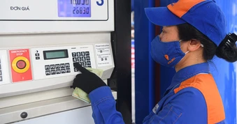 Nguyên nhân giá xăng tăng hơn 4.400 đồng/lít chỉ sau 4 kỳ điều hành