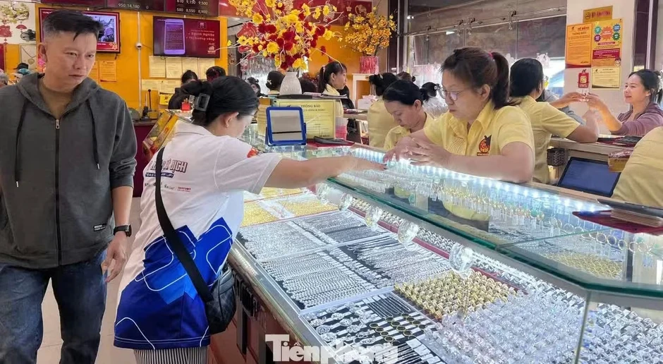 Nhà vàng bị 'sờ gáy': Bảo Tín Mạnh Hải, Mi Hồng làm ăn ra sao?