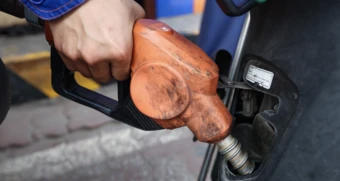 Nhập khẩu gần 13,7 triệu tấn xăng dầu, dầu thô, giá bán lẻ trong nước ra sao?