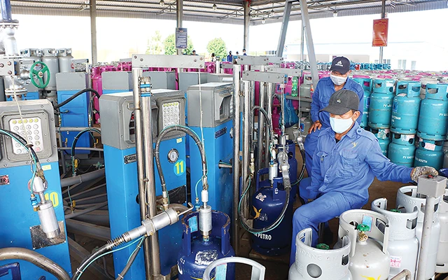 Nhập khẩu khí dầu mỏ hóa lỏng tăng mạnh, vì sao giá gas vẫn leo thang? Nhập khẩu khí dầu mỏ hóa lỏng tăng mạnh, vì sao giá gas vẫn leo thang?