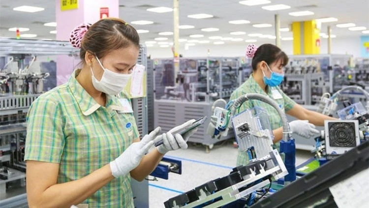 Nhập siêu tăng 2,8 tỷ USD chỉ sau nửa tháng