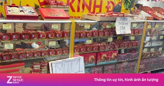 Nhiều loại bánh trung thu cháy hàng, quầy vẫn treo bảng 'mua 1 được 4'