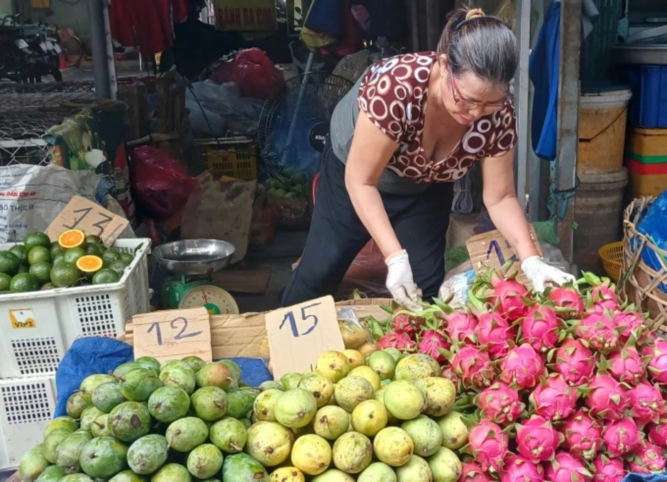 Nhiều loại trái cây 'rẻ như rau' Nhiều loại trái cây 'rẻ như rau'