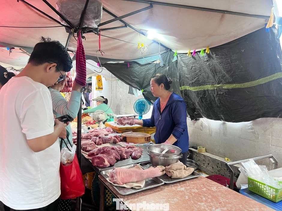 Nhiều mặt hàng, dịch vụ 'dậy sóng' theo giá xăng dầu Nhiều mặt hàng, dịch vụ 'dậy sóng' theo giá xăng dầu