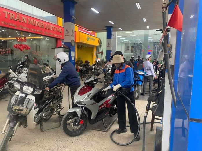 Nhiều mặt hàng xăng dầu tăng giá, dầu hỏa tăng cao nhất 2.513 đồng/lít Nhiều mặt hàng xăng dầu tăng giá, dầu hỏa tăng cao nhất 2.513 đồng/lít