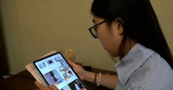 Nhiều người trẻ mua hàng "fake": Tiết kiệm hay tiếp tay cho hàng giả?