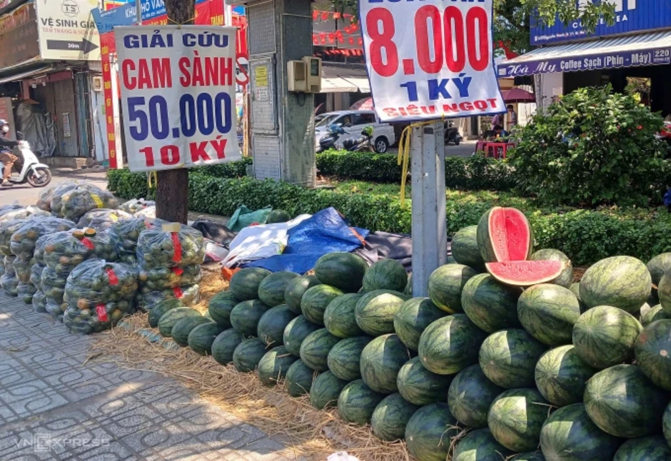 Nhiều nông sản rớt giá còn vài nghìn đồng một kg Nhiều nông sản rớt giá còn vài nghìn đồng một kg