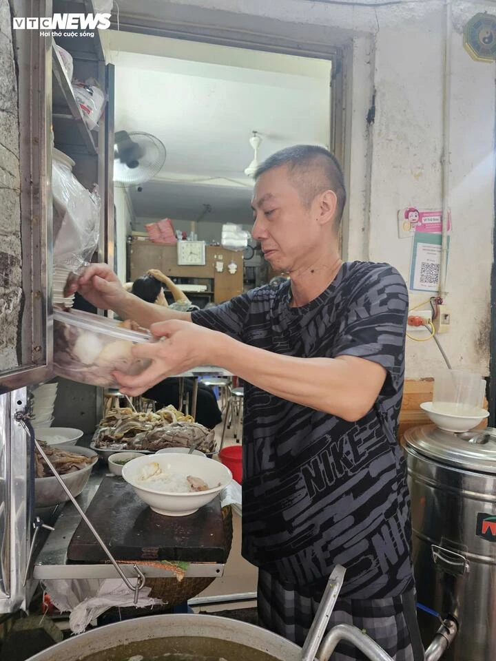 Những bát phở 20.000 - 30.000 đồng hiếm hoi ở Hà Nội giữa tâm 'bão giá' Những bát phở 20.000 - 30.000 đồng hiếm hoi ở Hà Nội giữa tâm 'bão giá'
