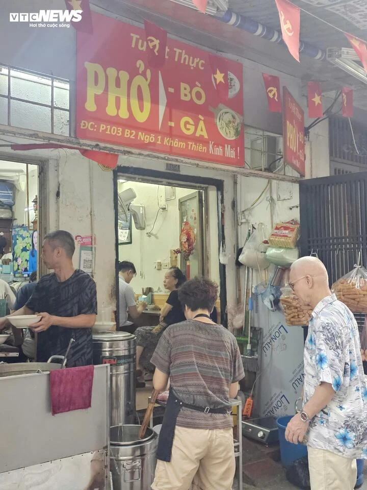Những bát phở 20.000 - 30.000 đồng hiếm hoi ở Hà Nội giữa tâm 'bão giá' Những bát phở 20.000 - 30.000 đồng hiếm hoi ở Hà Nội giữa tâm 'bão giá'