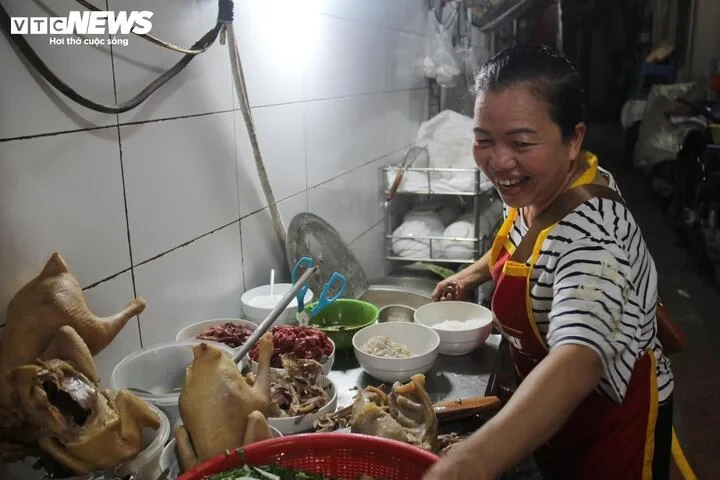 Những bát phở 20.000 - 30.000 đồng hiếm hoi ở Hà Nội giữa tâm 'bão giá' Những bát phở 20.000 - 30.000 đồng hiếm hoi ở Hà Nội giữa tâm 'bão giá'