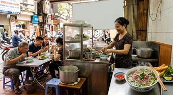 Những bát phở 20.000 - 30.000 đồng hiếm hoi ở Hà Nội giữa tâm 'bão giá'