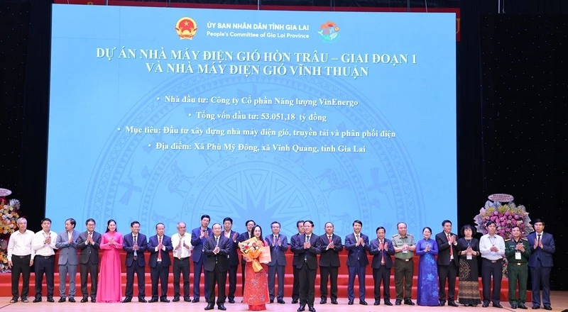 Ông Phạm Nhật Vượng muốn làm cụm nhà máy 8 tỷ USD tại Gia Lai Ông Phạm Nhật Vượng muốn làm cụm nhà máy 8 tỷ USD tại Gia Lai