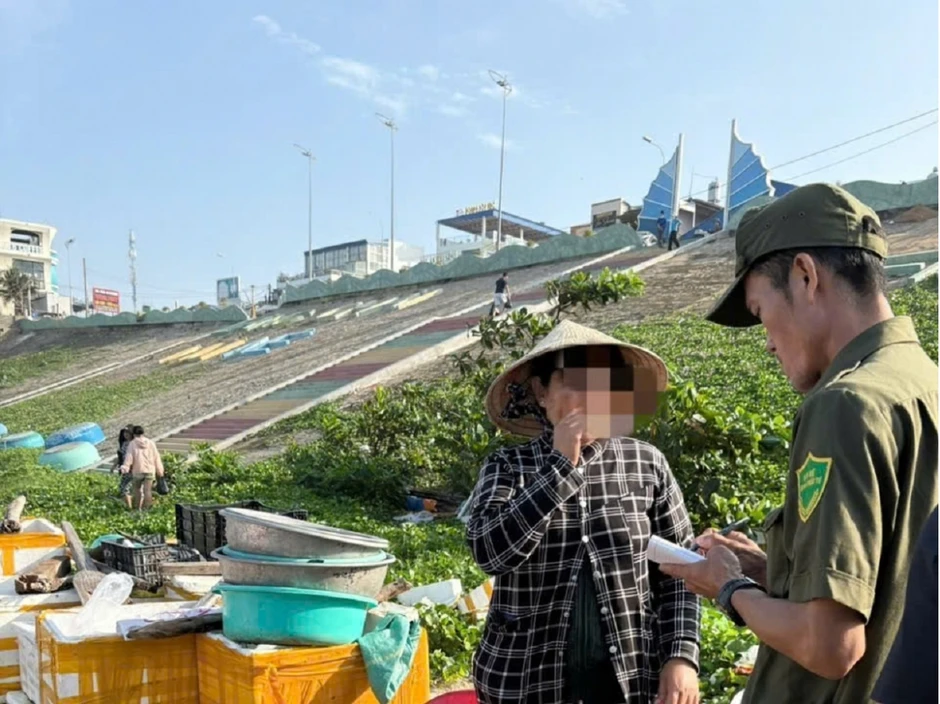 Phát hiện 3 vựa chuyên bán tôm hùm kém chất lượng tại làng chài Mũi Né Phát hiện 3 vựa chuyên bán tôm hùm kém chất lượng tại làng chài Mũi Né