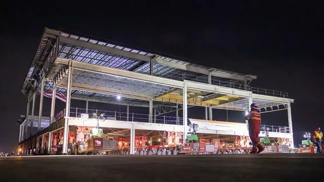 Phát hiện 6 'gã khổng lồ' thép nặng 3.320 tấn âm thầm di chuyển trong đêm: Bí mật phía sau siêu dự án sân bay 4 tỷ USD lộ diện Phát hiện 6 'gã khổng lồ' thép nặng 3.320 tấn âm thầm di chuyển trong đêm: Bí mật phía sau siêu dự án sân bay 4 tỷ USD lộ diện