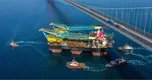 Phát hiện khối sắt khổng lồ cao 135m di chuyển cùng đoàn hộ tống, bất ngờ hạ xuống còn 57m để thực hiện nhiệm vụ đặc biệt