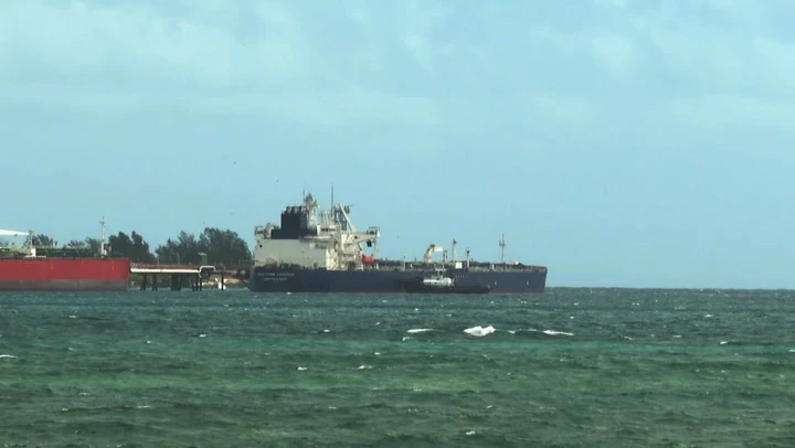 Phát hiện tàu chở gần 300.000 thùng dầu Nga đang di chuyển, đến sát Cuba thì bất ngờ dừng lại Phát hiện tàu chở gần 300.000 thùng dầu Nga đang di chuyển, đến sát Cuba thì bất ngờ dừng lại
