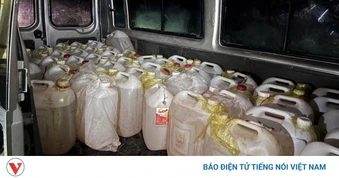 Phát hiện xe chở 50 can nhựa đầy xăng chuẩn bị đưa qua Lào tiêu thụ trái phép