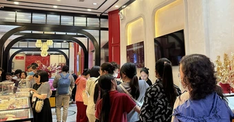 'Phố vàng' Trần Nhân Tông vắng lặng ngày cửa hàng Bảo Tín Minh Châu tạm đóng cửa