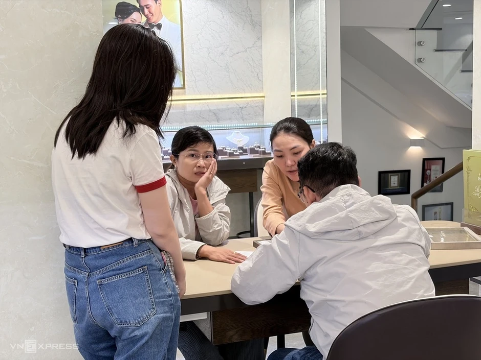 PNJ giãn tiến độ thanh toán với khách bán vàng, bạc PNJ giãn tiến độ thanh toán với khách bán vàng, bạc