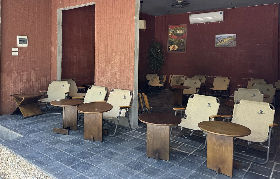 Quán cà phê kín khách mùa nắng nóng, chủ quán vẫn không vui vì thói quen khó đỡ Quán cà phê kín khách mùa nắng nóng, chủ quán vẫn không vui vì thói quen khó đỡ