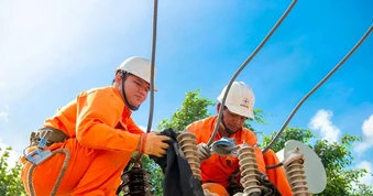Quy định mới tiền điện giờ cao điểm: Nhóm khách nào chịu tác động mạnh nhất?