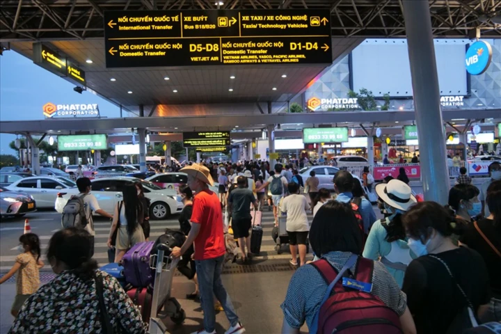 Sân bay Tân Sơn Nhất dự kiến đưa đón lượng khách kỷ lục ngày 3/5 Sân bay Tân Sơn Nhất dự kiến đưa đón lượng khách kỷ lục ngày 3/5