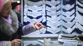 Sáng 30/7, việc FED giữ nguyên lãi suất hỗ trợ đà tăng cho giá bạc