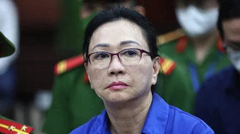 Sắp bán đấu giá bộ trang sức kim cương của bà Trương Mỹ Lan