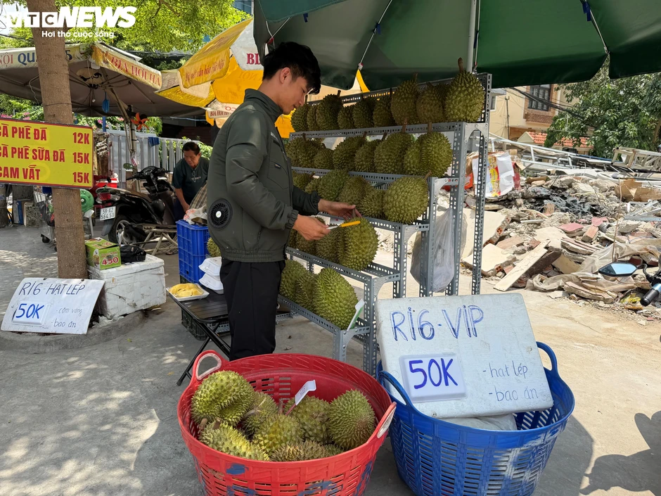 Sầu riêng 50.000 đồng/kg vẫn khó bán, loại nửa triệu/kg lại cháy hàng Sầu riêng 50.000 đồng/kg vẫn khó bán, loại nửa triệu/kg lại cháy hàng