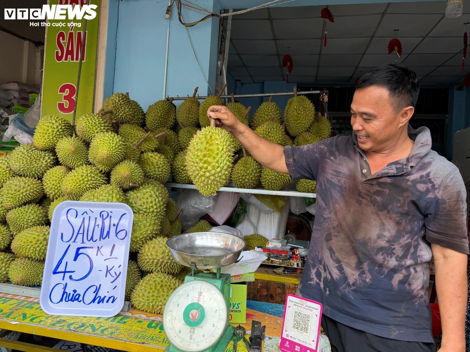 Sầu riêng 50.000 đồng/kg vẫn khó bán, loại nửa triệu/kg lại cháy hàng Sầu riêng 50.000 đồng/kg vẫn khó bán, loại nửa triệu/kg lại cháy hàng
