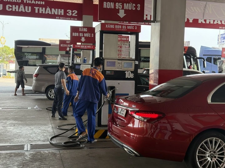 Sức mua xăng dầu tăng đột biến, TP.HCM kích hoạt loạt giải pháp bình ổn thị trường Sức mua xăng dầu tăng đột biến, TP.HCM kích hoạt loạt giải pháp bình ổn thị trường