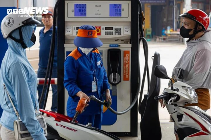 Sức mua xăng dầu tăng đột biến, TP.HCM kích hoạt loạt giải pháp bình ổn thị trường Sức mua xăng dầu tăng đột biến, TP.HCM kích hoạt loạt giải pháp bình ổn thị trường