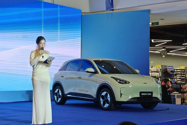 SUV hybrid kỷ lục 1.800km và "xe điện quốc dân" giá 459 triệu đồng ra mắt Việt Nam SUV hybrid kỷ lục 1.800km và "xe điện quốc dân" giá 459 triệu đồng ra mắt Việt Nam