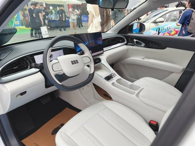 SUV hybrid kỷ lục 1.800km và "xe điện quốc dân" giá 459 triệu đồng ra mắt Việt Nam SUV hybrid kỷ lục 1.800km và "xe điện quốc dân" giá 459 triệu đồng ra mắt Việt Nam
